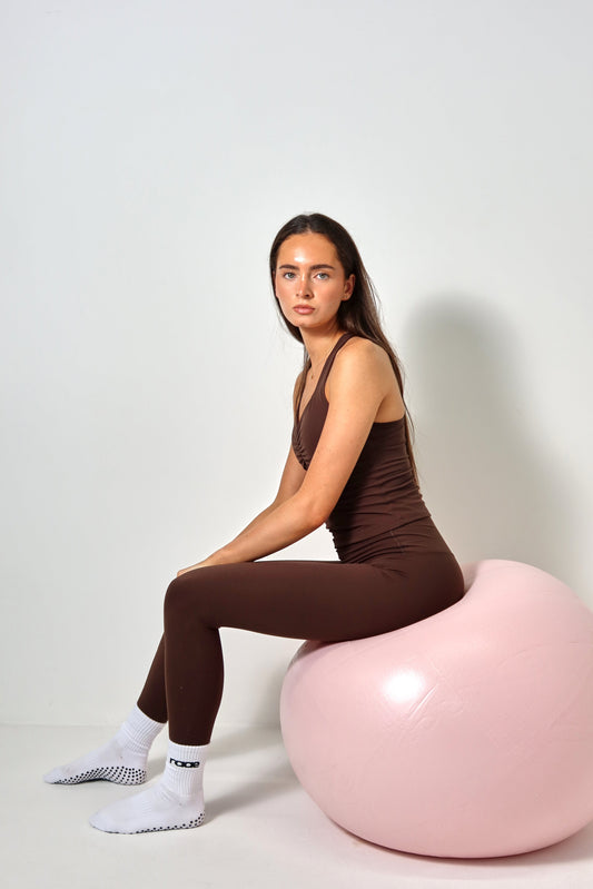 From Workout to Chill: How to Transition Your Raae Activewear From Day to Night